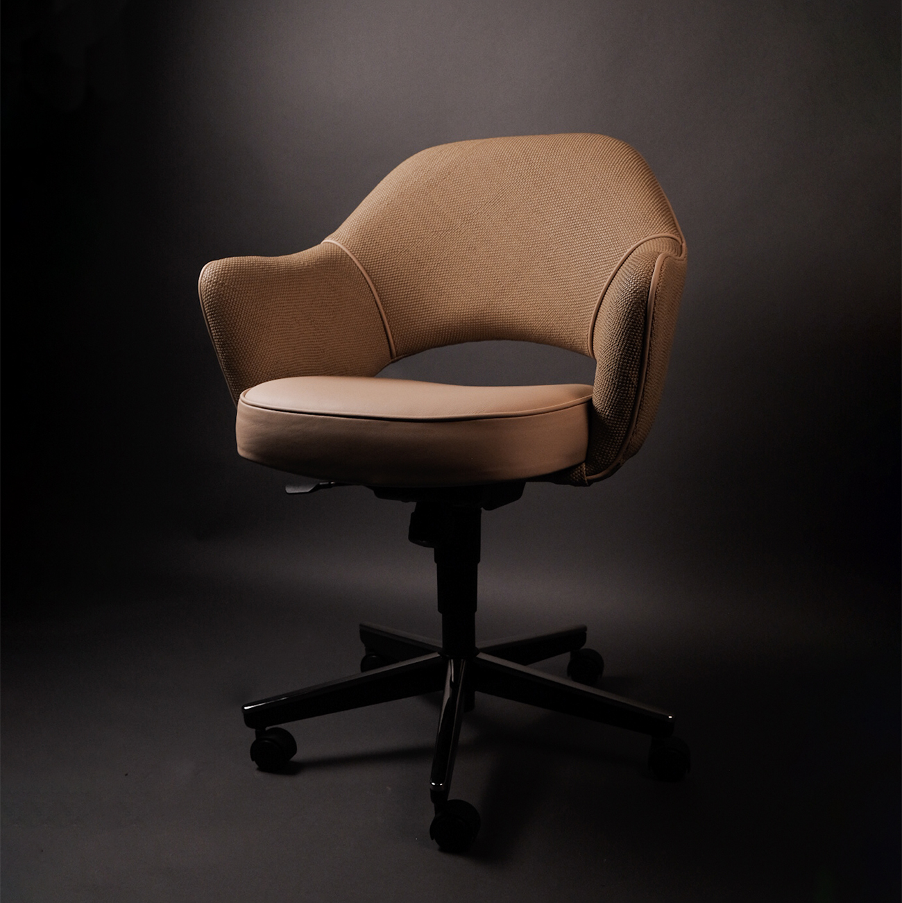 Saarinen Chair in Natural (Square Thumbnnail, 1300 x 1300)